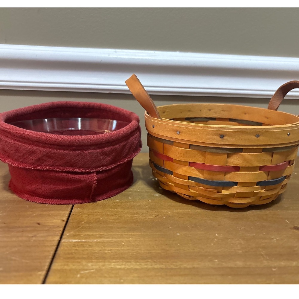 Longaberger 2001 Handwoven Round Basket Leather Handles Red Liner & Protector